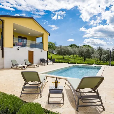 Tai, Enjoy The Oasis With 2br ,wifi, Pool, Ac, Solar, Child - Friendly Puntera