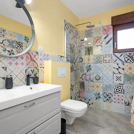 Villa Tai, Enjoy The Oasis With 2br ,wifi, Pool, Ac, Solar, Child - Friendly