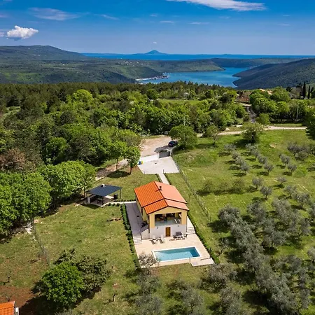 Tai, Enjoy The Oasis With 2br ,wifi, Pool, Ac, Solar, Child - Friendly * Puntera