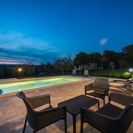 Tai, Enjoy The Oasis With 2br ,wifi, Pool, Ac, Solar, Child - Friendly Villa Puntera