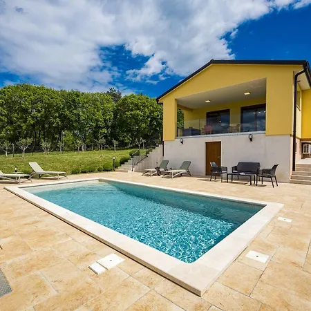 Tai, Enjoy The Oasis With 2br ,wifi, Pool, Ac, Solar, Child - Friendly *