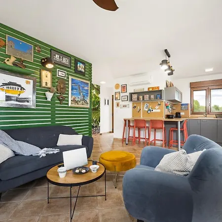 Tai, Enjoy The Oasis With 2br ,wifi, Pool, Ac Puntera
