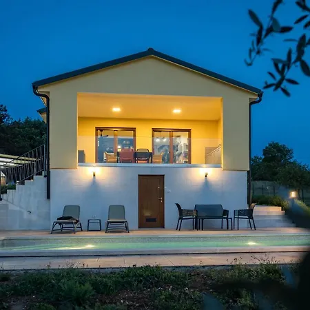 Tai, Enjoy The Oasis With 2br ,wifi, Pool, Ac Puntera