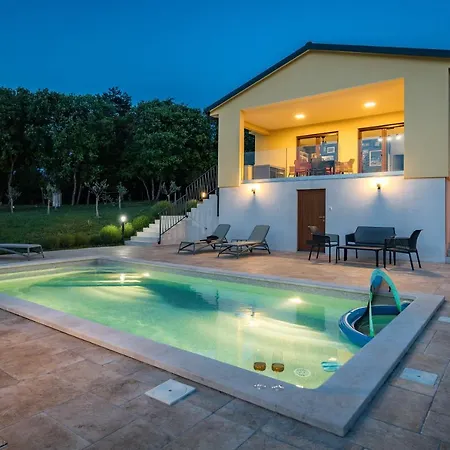 Tai, Enjoy The Oasis With 2br ,wifi, Pool, Ac * Puntera