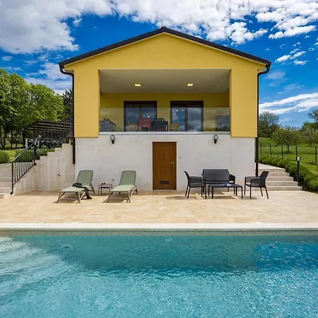 Villa Tai, Enjoy The Oasis With 2br ,wifi, Pool, Ac Puntera