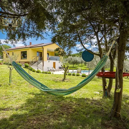Villa Tai, Enjoy The Oasis With 2br ,wifi, Pool, Ac