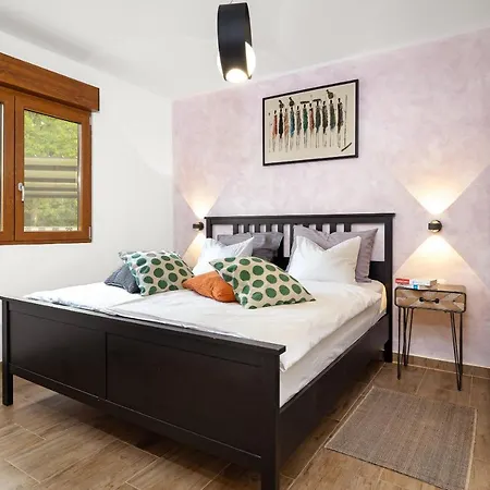 Tai, Enjoy The Oasis With 2br ,wifi, Pool, Ac Villa Puntera