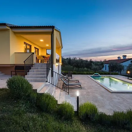 Tai, Enjoy The Oasis With 2br ,wifi, Pool, Ac Puntera