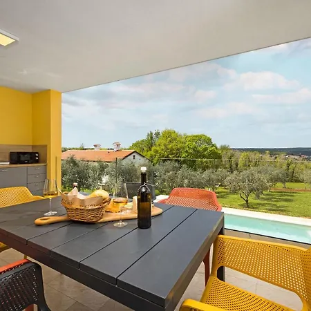 Villa Tai, Enjoy The Oasis With 2br ,wifi, Pool, Ac *