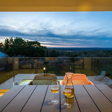 Villa Tai, Enjoy The Oasis With 2br ,wifi, Pool, Ac