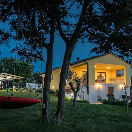Villa Tai, Enjoy The Oasis With 2br ,wifi, Pool, Ac *